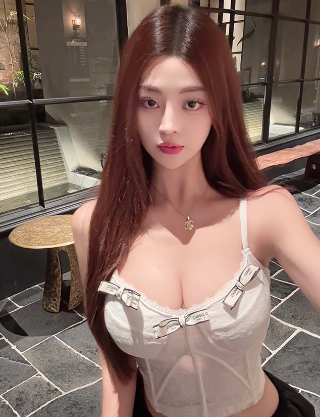 丰腴美女性感打底衣裙相册精选