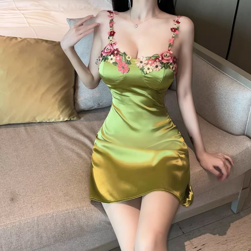 白嫩美女情趣连衣裙原图