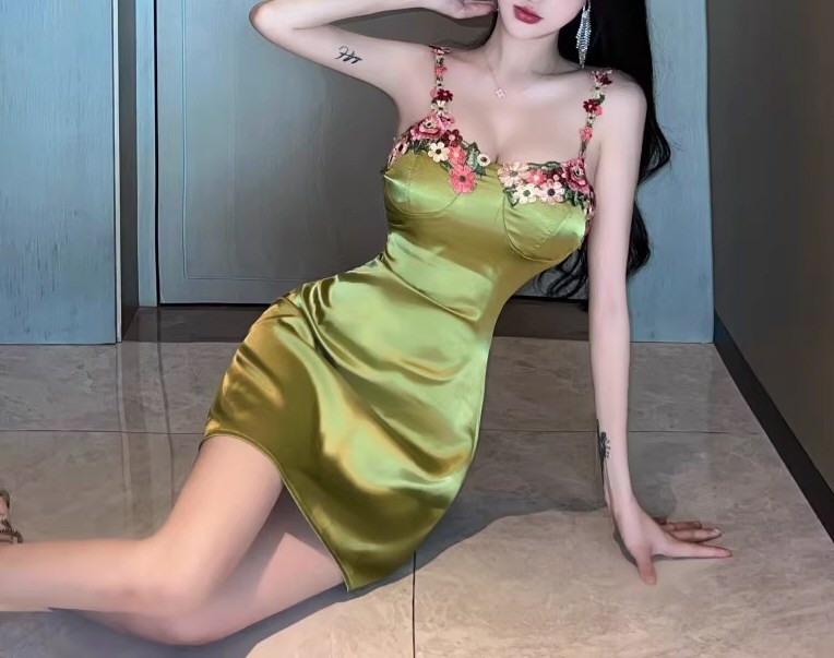 白嫩美女情趣连衣裙原图