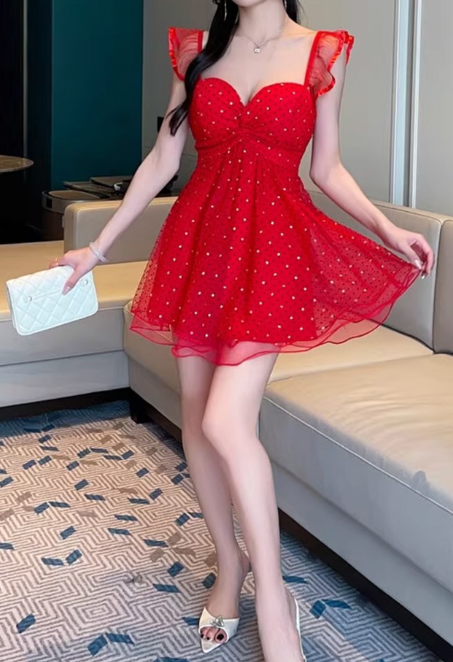 丰满美女情趣连衣裙套图