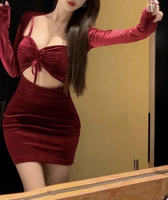 美貌模特情趣连衣裙写真