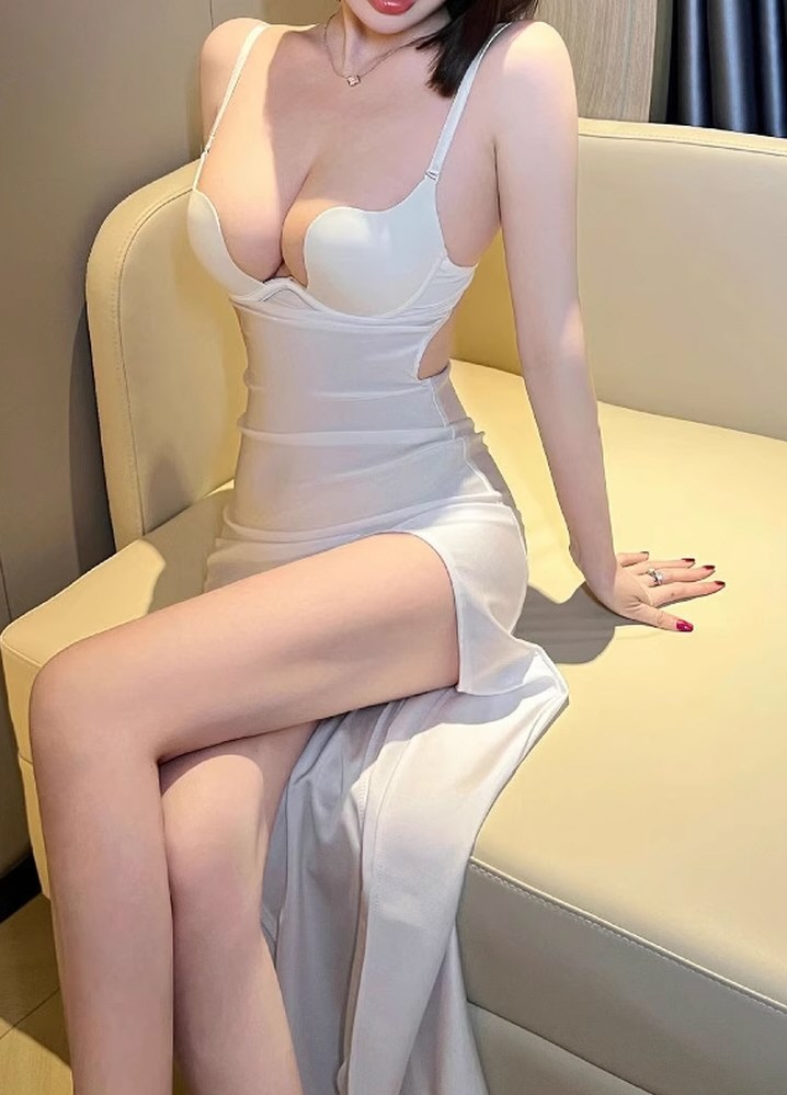 白嫩美女情趣内衣连衣裙福利