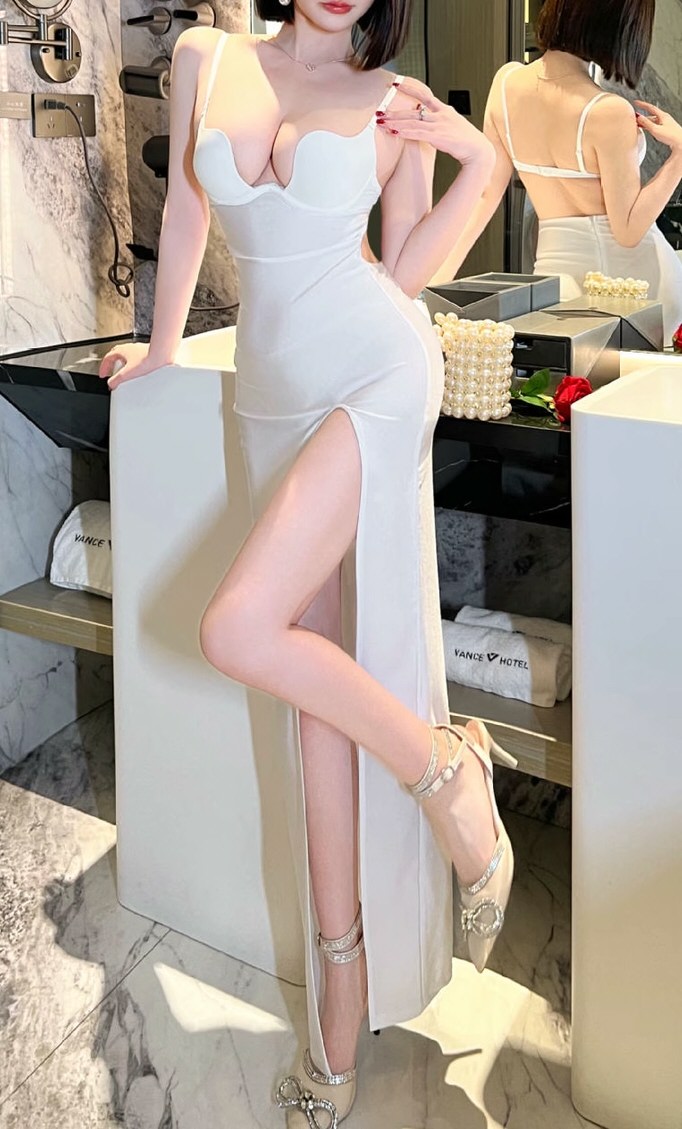白嫩美女情趣内衣连衣裙福利