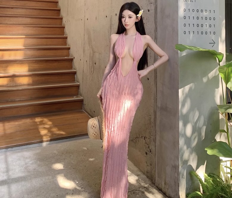 白嫩美女情趣连衣裙照片