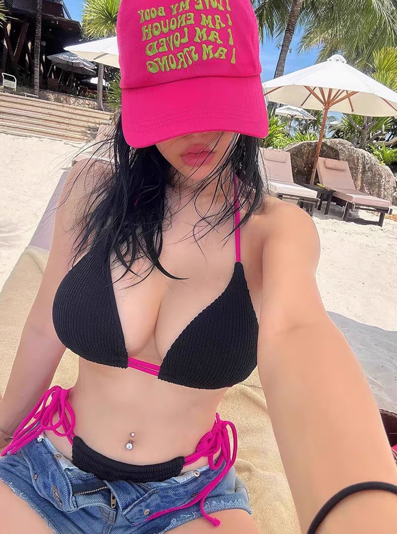 白嫩模特情趣连衣裙相册精选