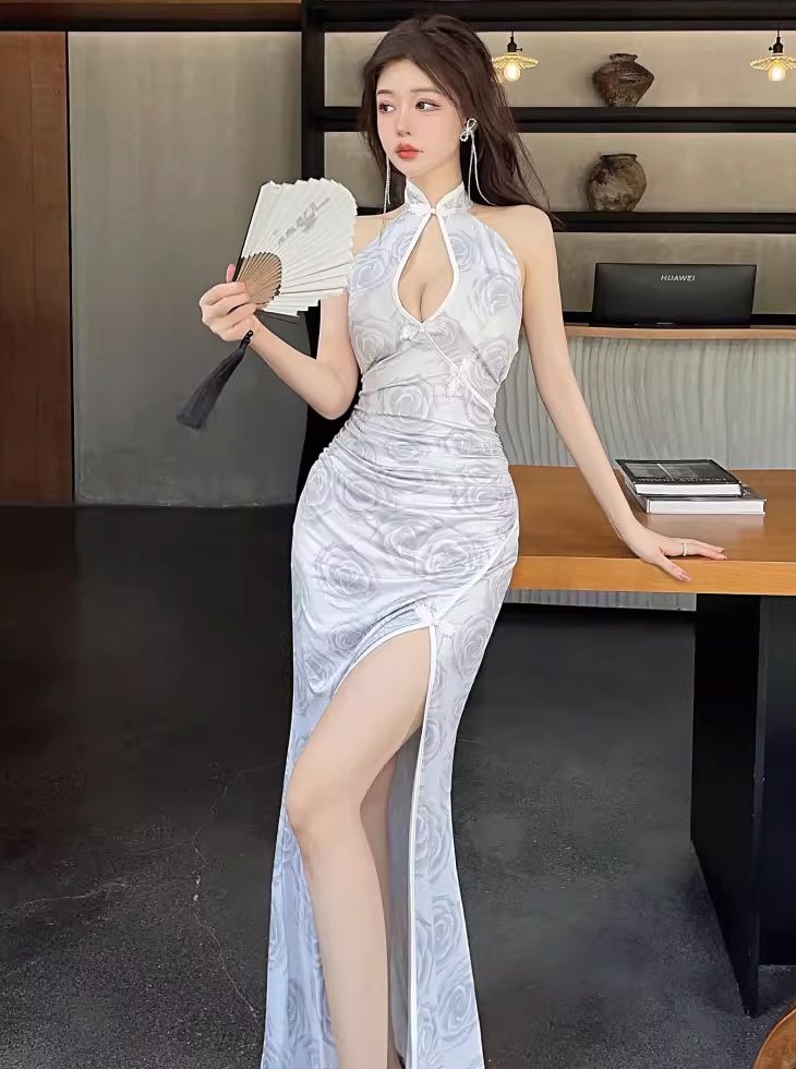 性感嫩模情趣连衣裙私拍