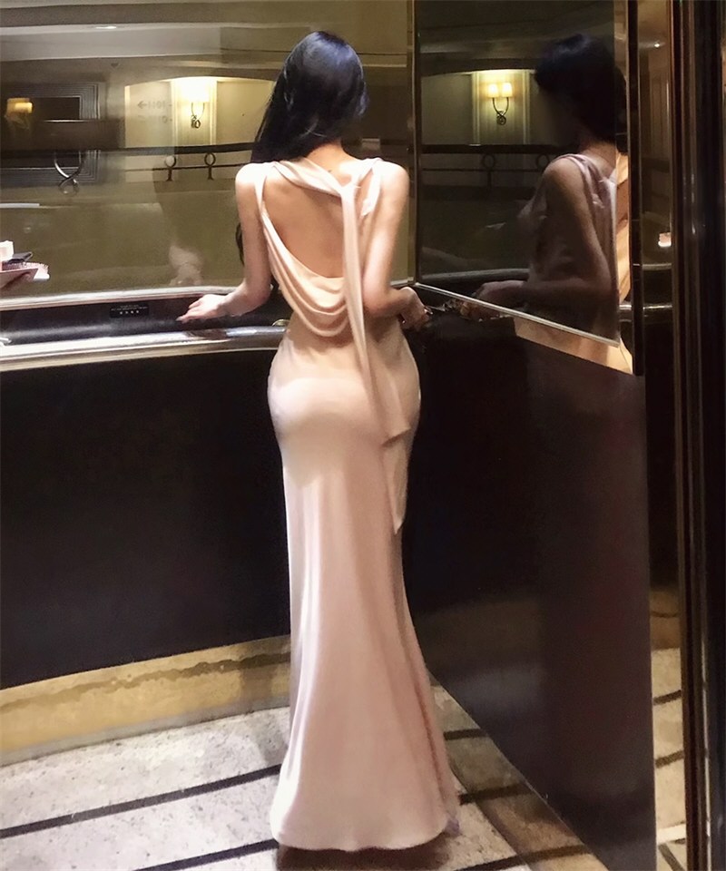 靓丽女神情趣连衣裙照全集
