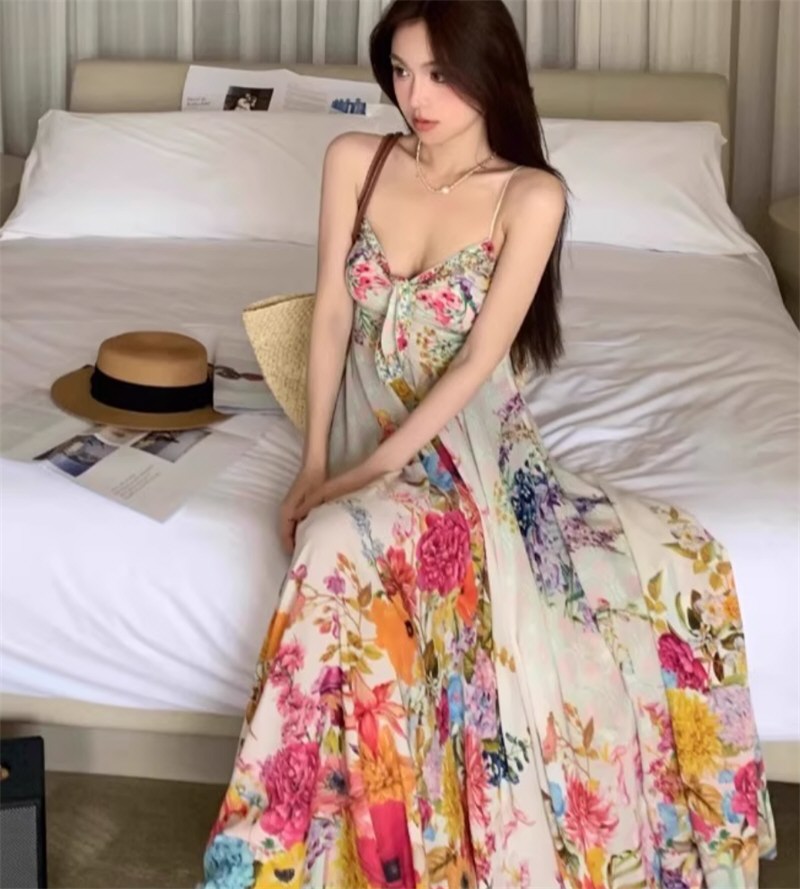 白嫩美女情趣连衣裙写真