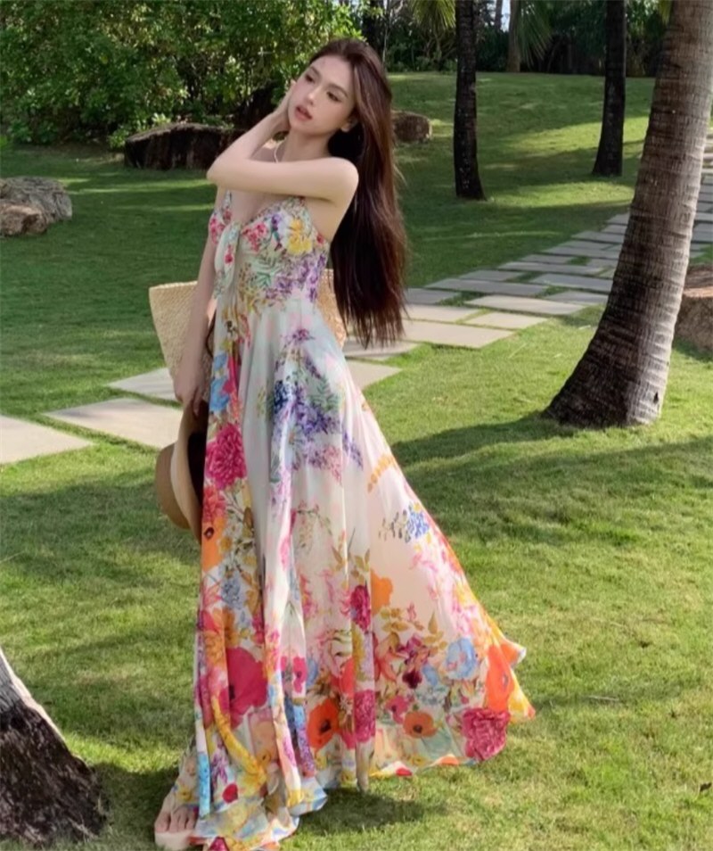 白嫩美女情趣连衣裙写真