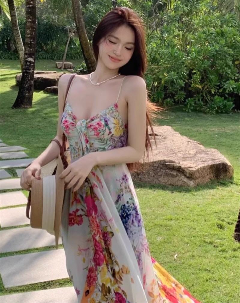 白嫩美女情趣连衣裙写真