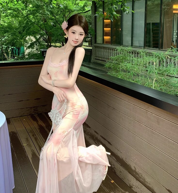 漂亮女神情趣连衣裙照全集