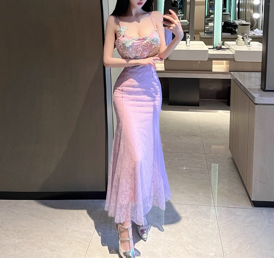 美丽御姐情趣连衣裙秀原图