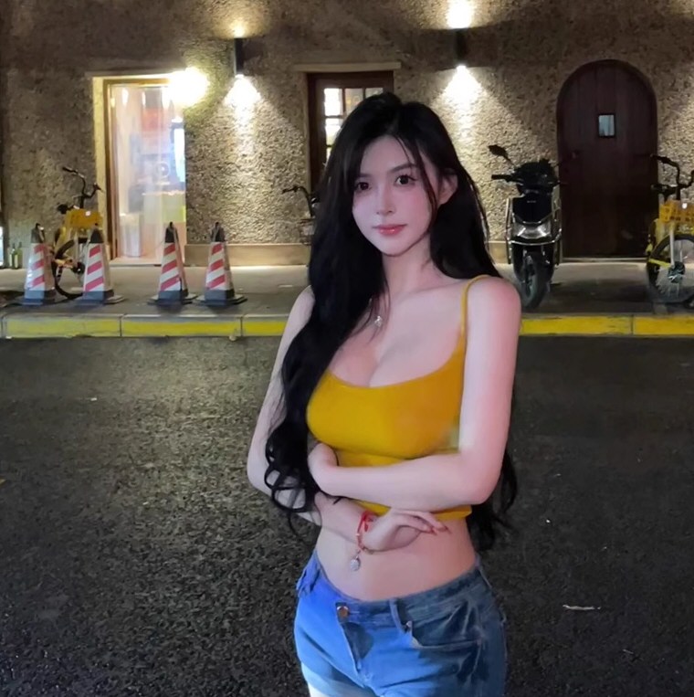 美貌模特性感服装私拍图