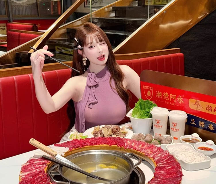 美貌模特性感服装私拍图