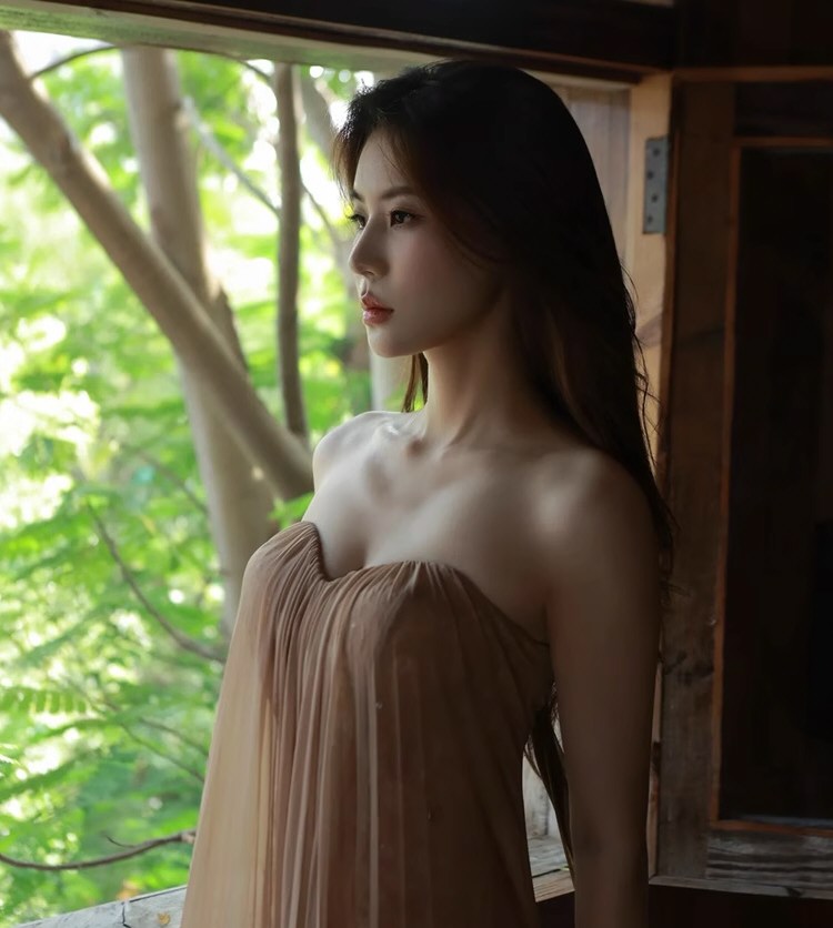 妖艳美女性感连衣裙相册精选