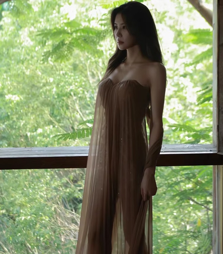 妖艳美女性感连衣裙相册精选