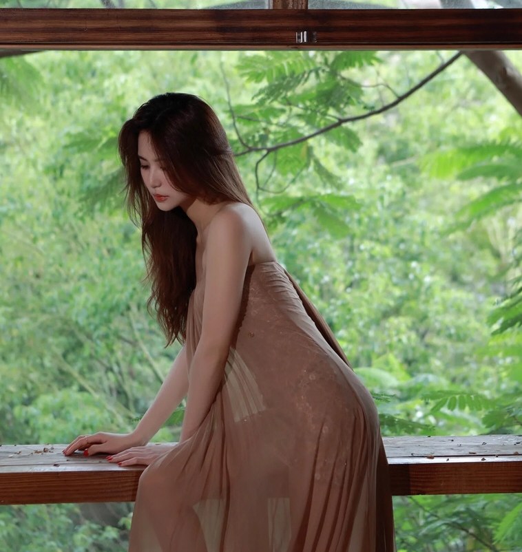 妖艳美女性感连衣裙相册精选