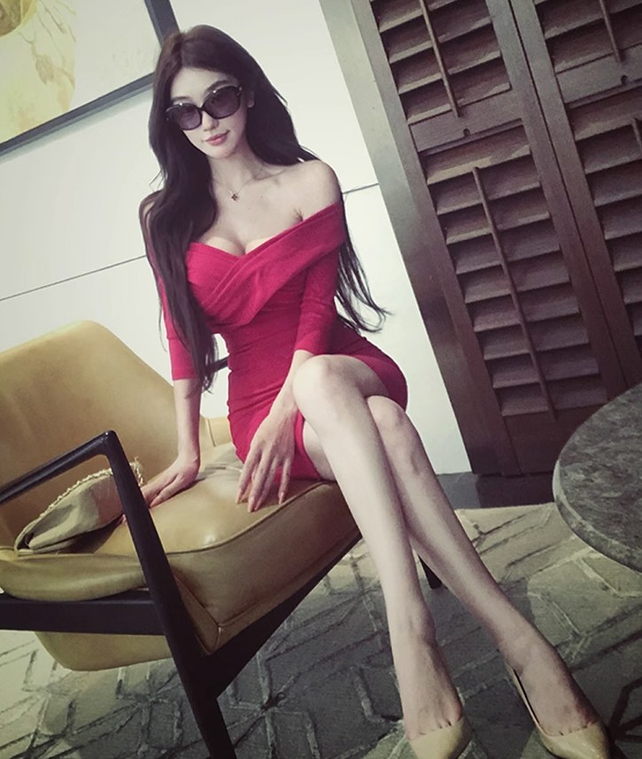 丰满淘女郎性感包臀裙相册