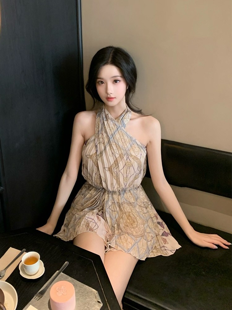 丰满淘女郎性感包臀裙相册