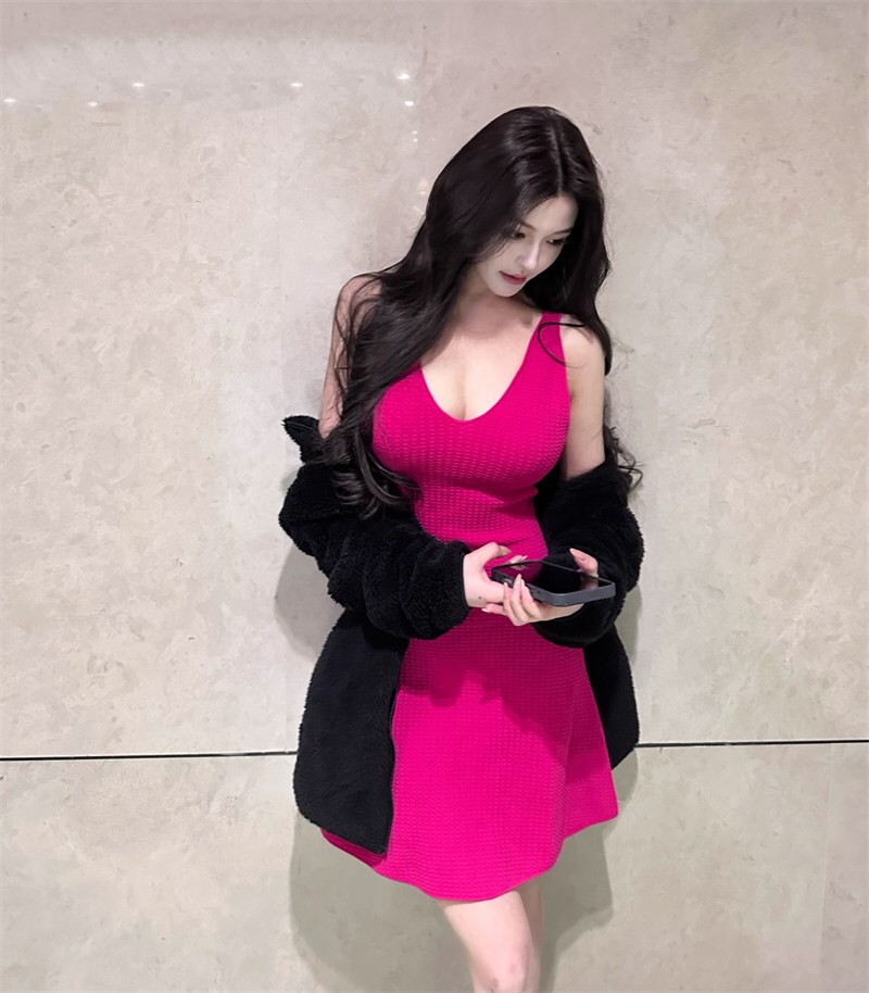 妩媚少女性感连衣裙套图