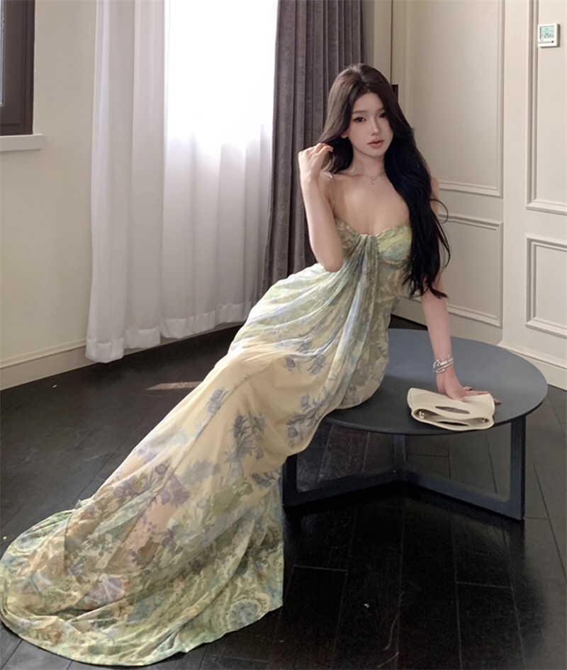 诱人模特情趣连衣裙照片