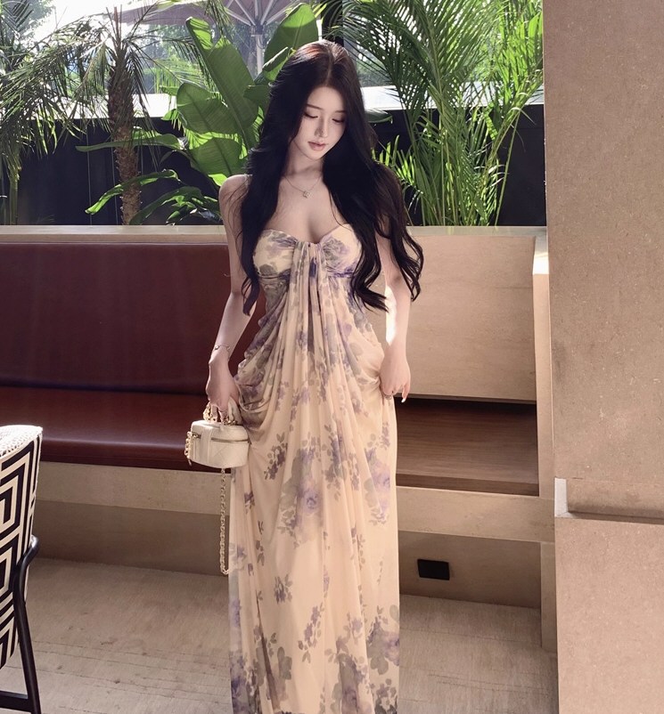 诱人模特情趣连衣裙照片