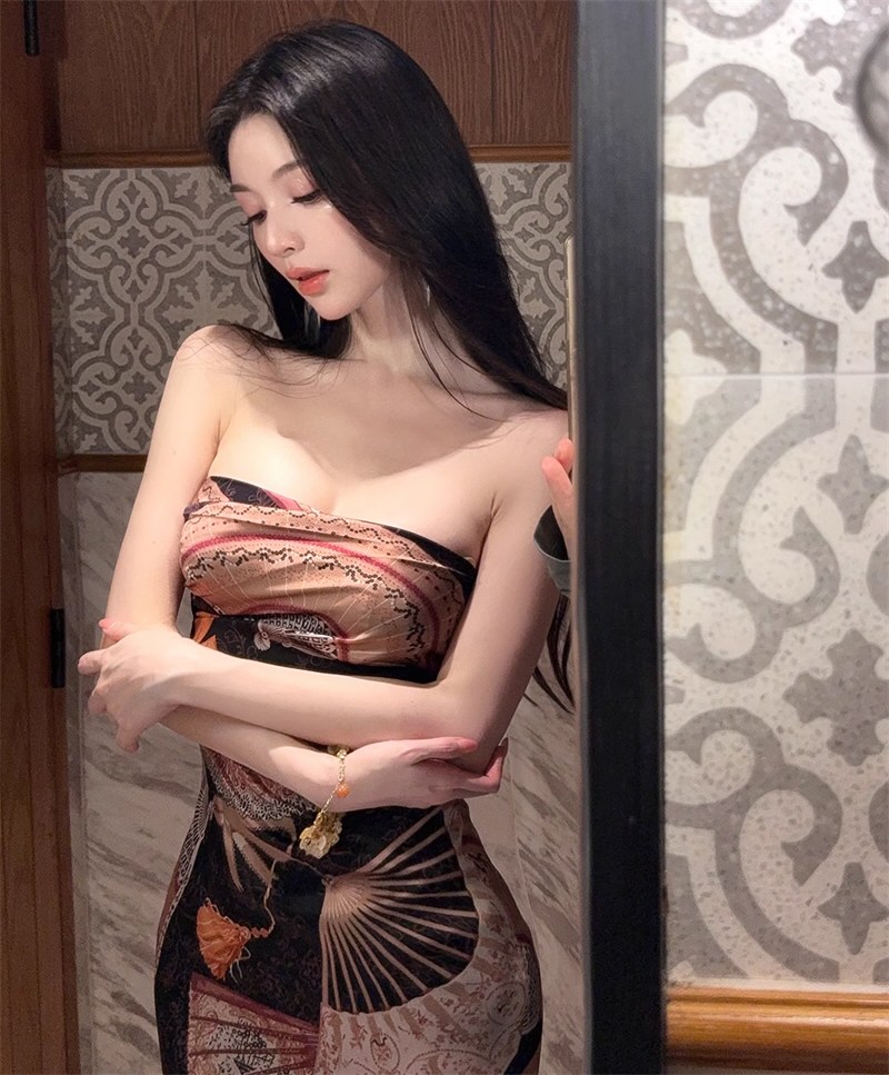 性感淘女郎情趣连衣裙写真