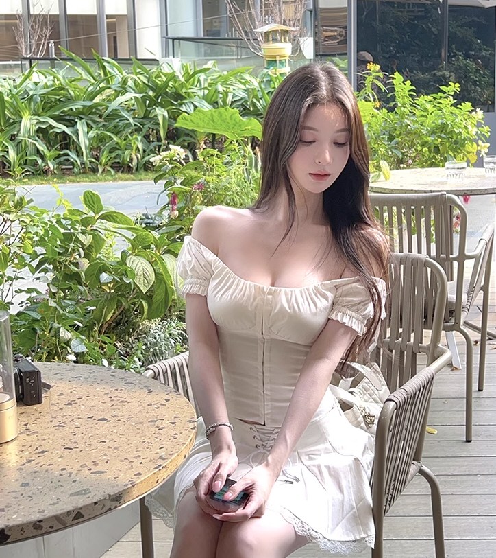 性感淘女郎情趣连衣裙写真