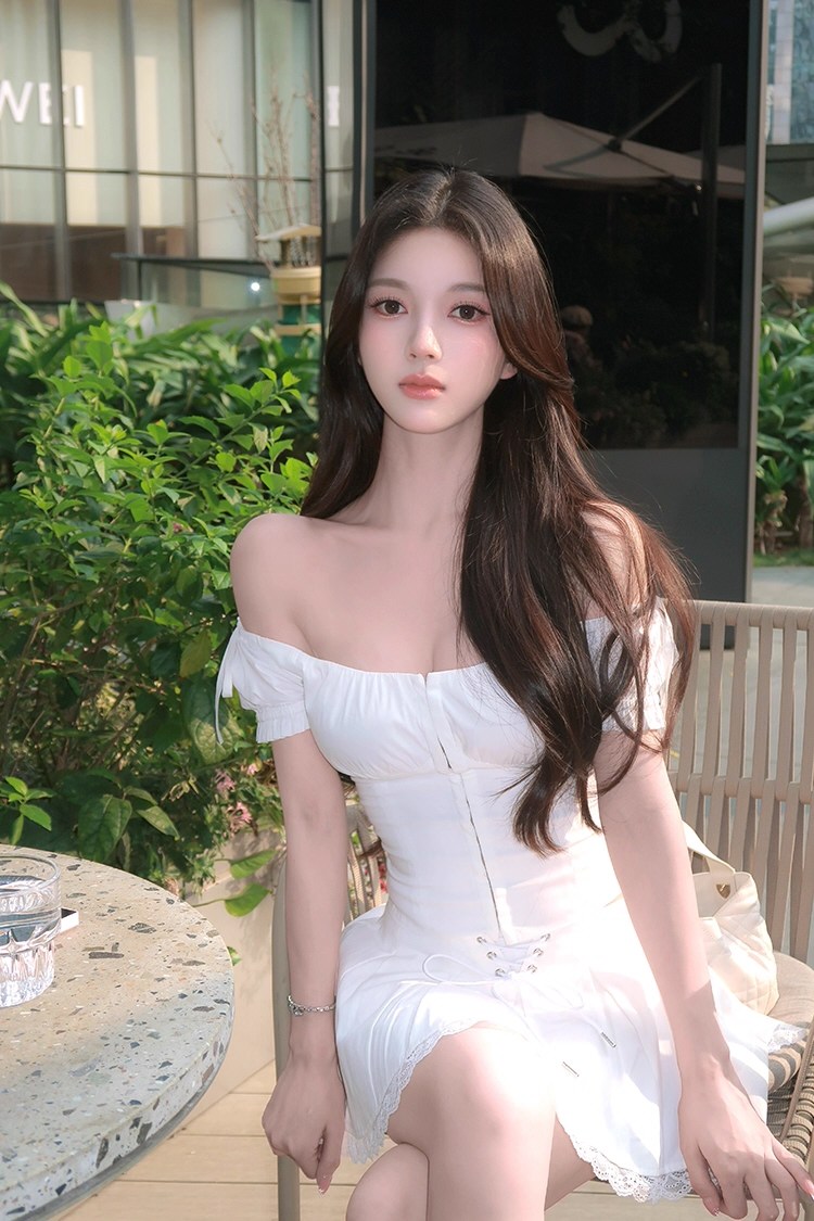 性感淘女郎情趣连衣裙写真