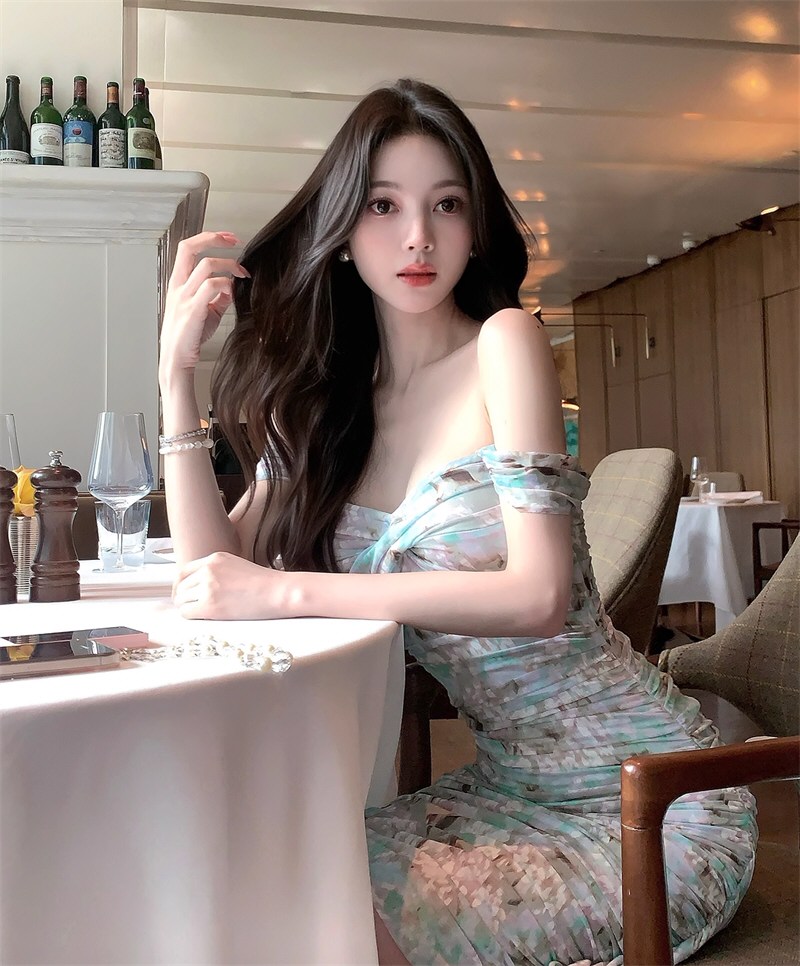 极品嫩模情趣连衣裙照片