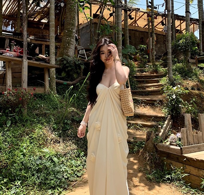 妖艳美女性感连衣裙相册