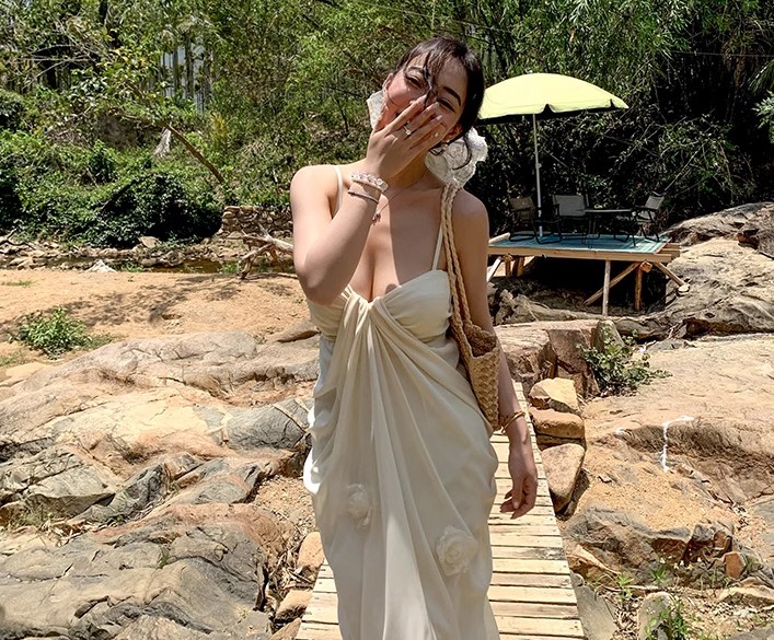 妖艳美女性感连衣裙相册