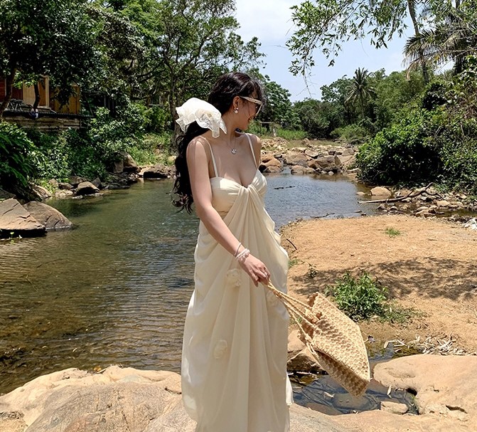 妖艳美女性感连衣裙相册