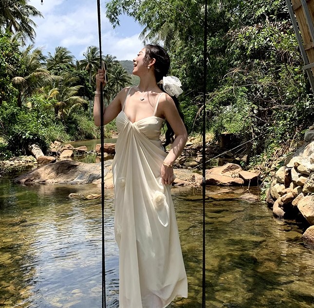 妖艳美女性感连衣裙相册