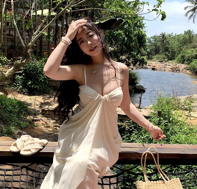 妖艳美女性感连衣裙相册