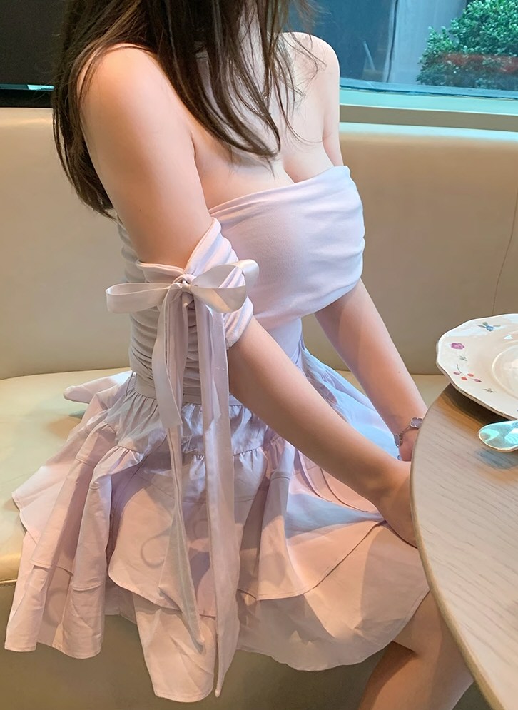 丰腴嫩模情趣连衣裙写真