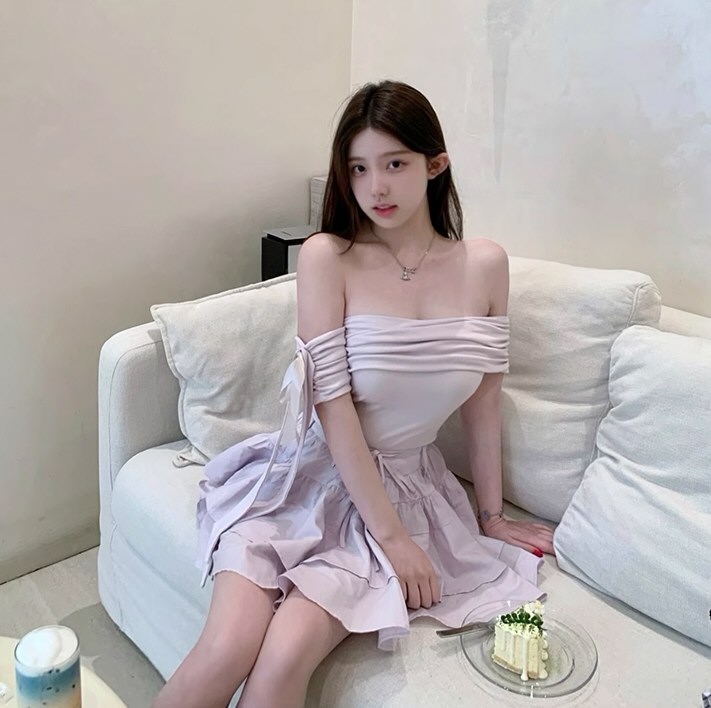 丰腴嫩模情趣连衣裙写真