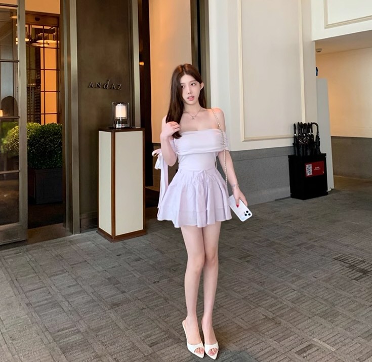 丰腴嫩模情趣连衣裙写真