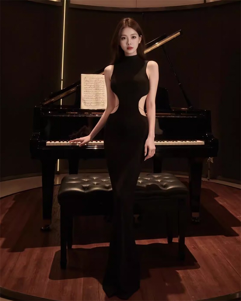 性感嫩模情趣连衣裙套图