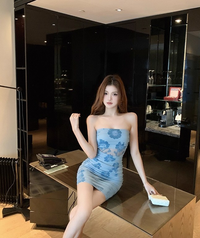 漂亮尤物情趣连衣裙照片