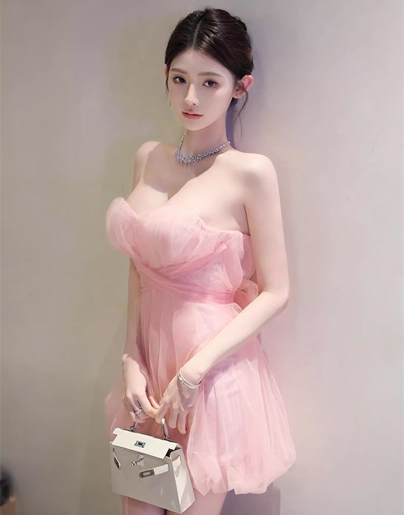 丰满美人情趣连衣裙照片