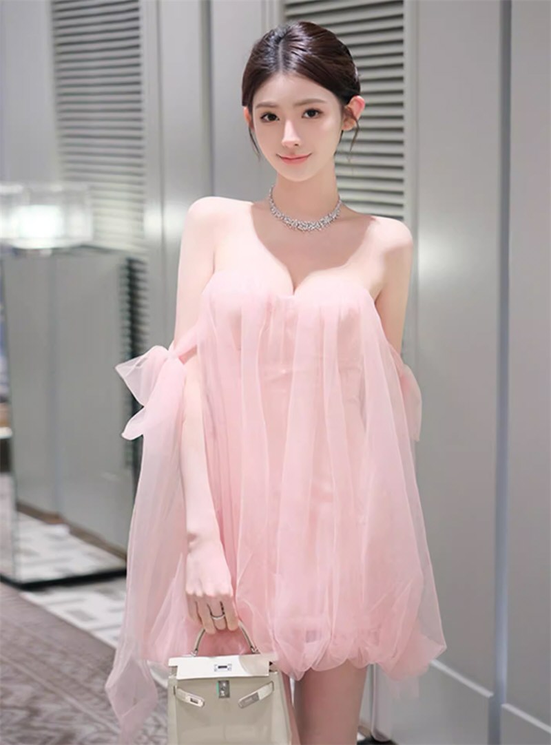 丰满美人情趣连衣裙照片