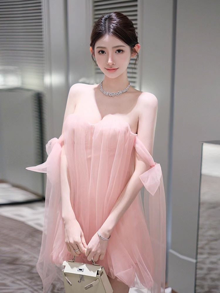 丰满美人情趣连衣裙照片