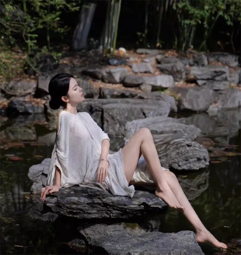 美丽嫩模情趣连衣裙专辑