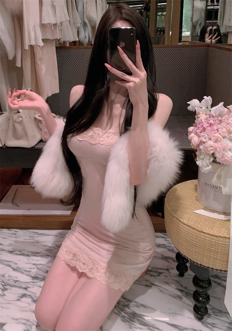 白嫩网红情趣连衣裙照片