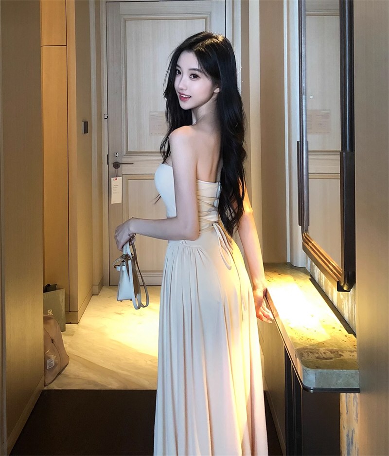 白嫩网红情趣连衣裙照片