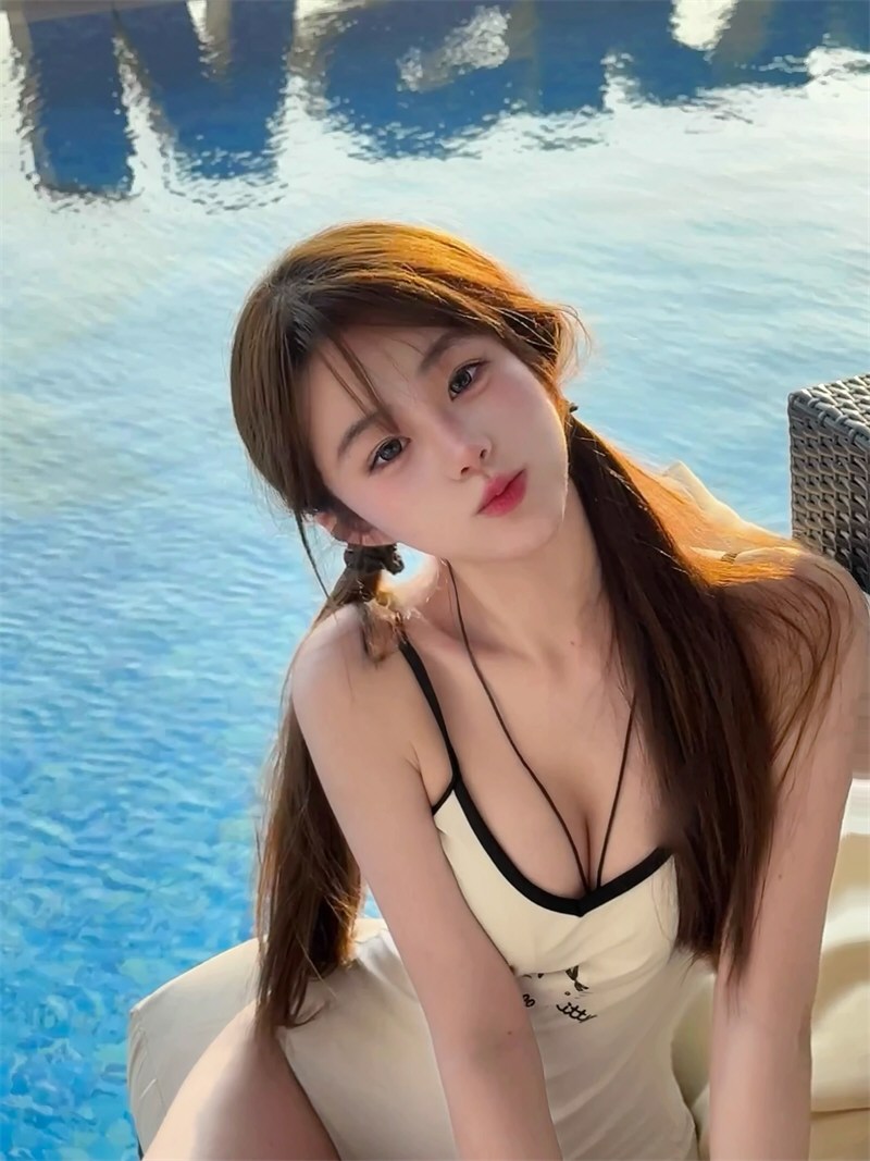 白嫩御姐性感比基尼照片全集