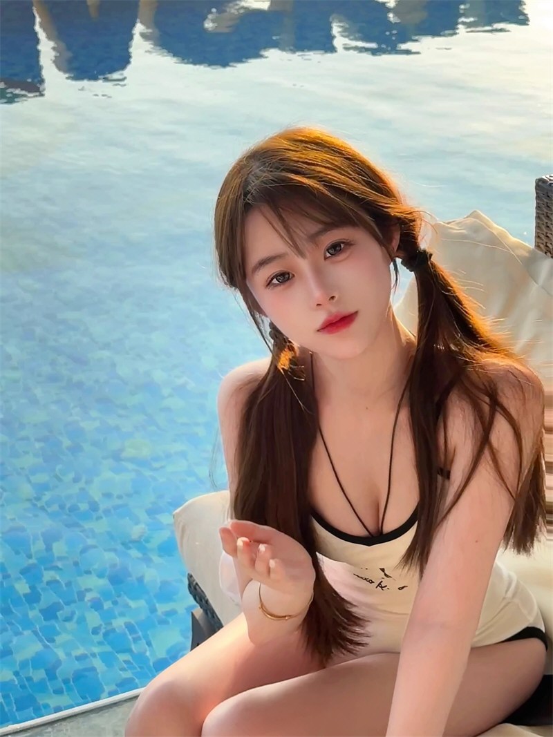 白嫩御姐性感比基尼照片全集