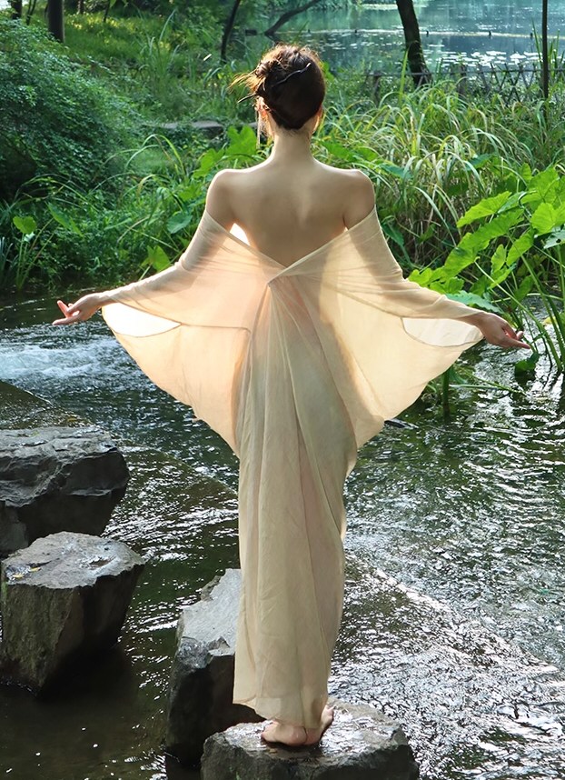 诱人嫩模情趣连衣裙套图