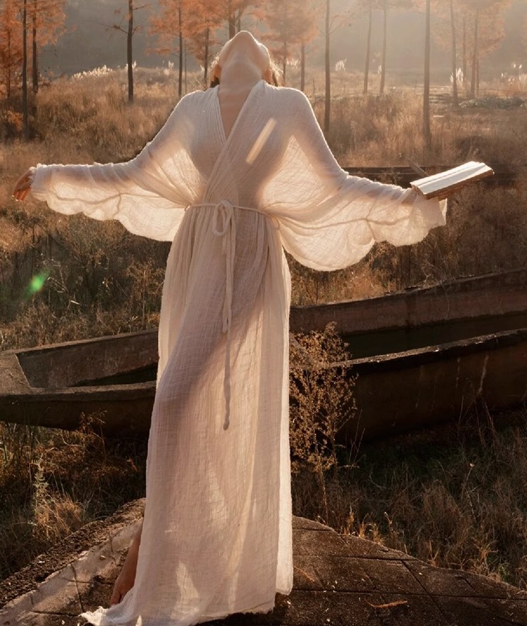 丰满嫩模情趣连衣裙照片